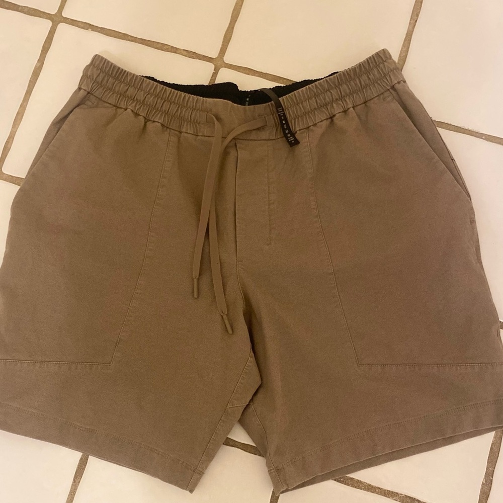 lululemon athletica Men's Brown Flat Front Shorts